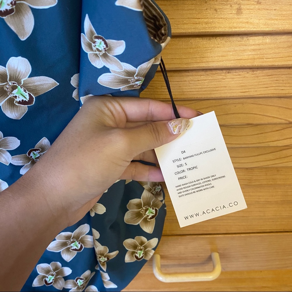 Acacia Tropic Banyan One Piece - Picture 4 of 5